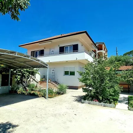 Apartment Bava *